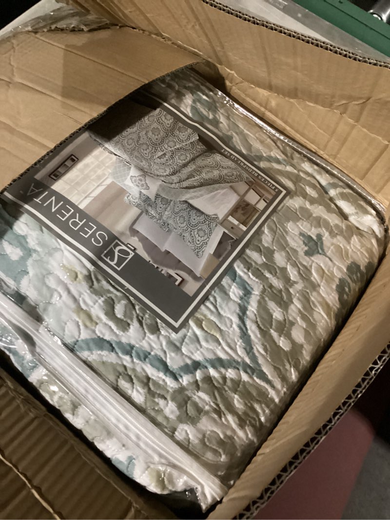 Condition photo showing Good Condition for Home Soft Things Tivoli Ikat Queen Size 90" x 90" 5 Piece Teal Aqua Printed Prewashed Quilted Coverlet Bedspread Bed Cover Set for All Season, Lightweight Quilt Blanket with Matching Shams Pillows