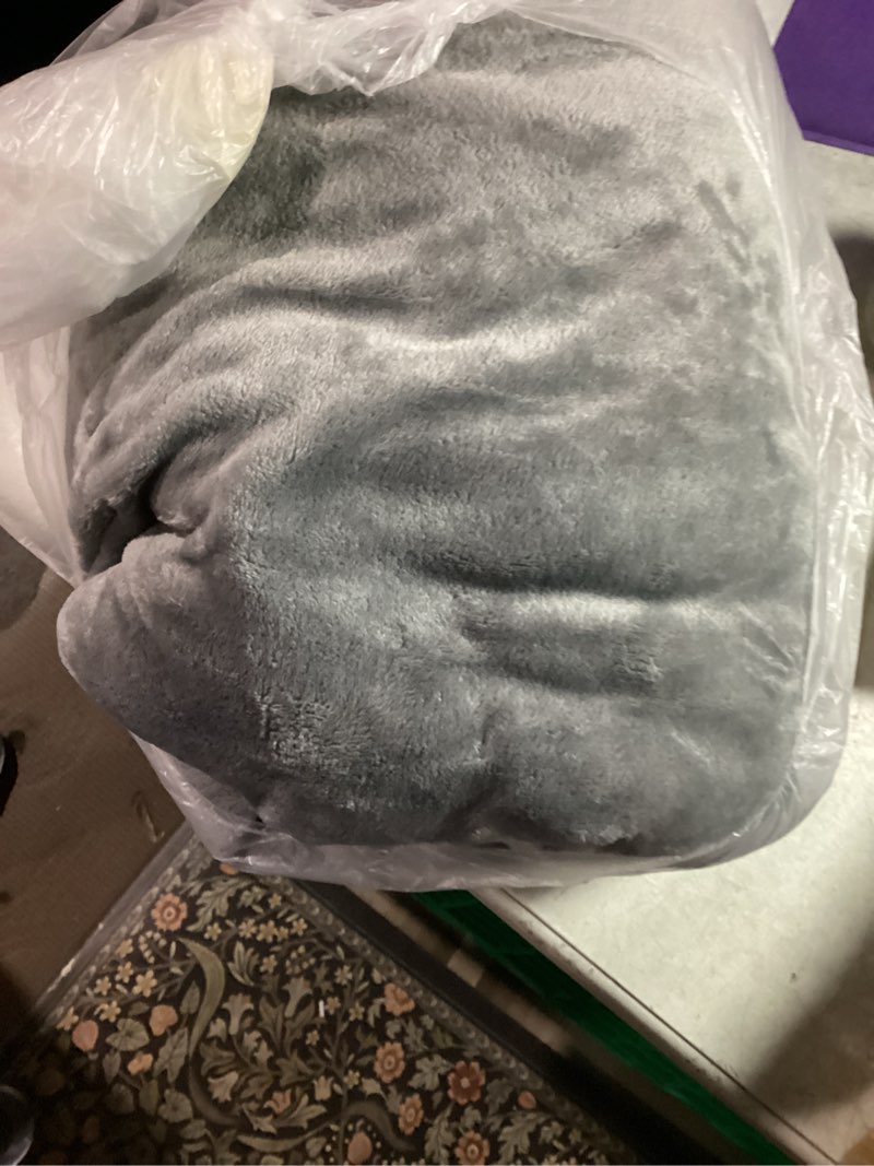 Condition photo showing Good Condition for KMUSET Fleece Blanket Throw Size Grey Lightweight Super Soft Cozy Luxury Bed Blanket Microfiber Factory Shop Grey Throw(50"x60")