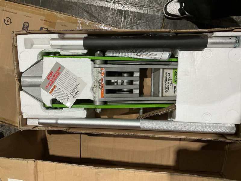 Condition photo showing Good Condition for arcan 3-ton aluminum low profile floor jack, model a20019