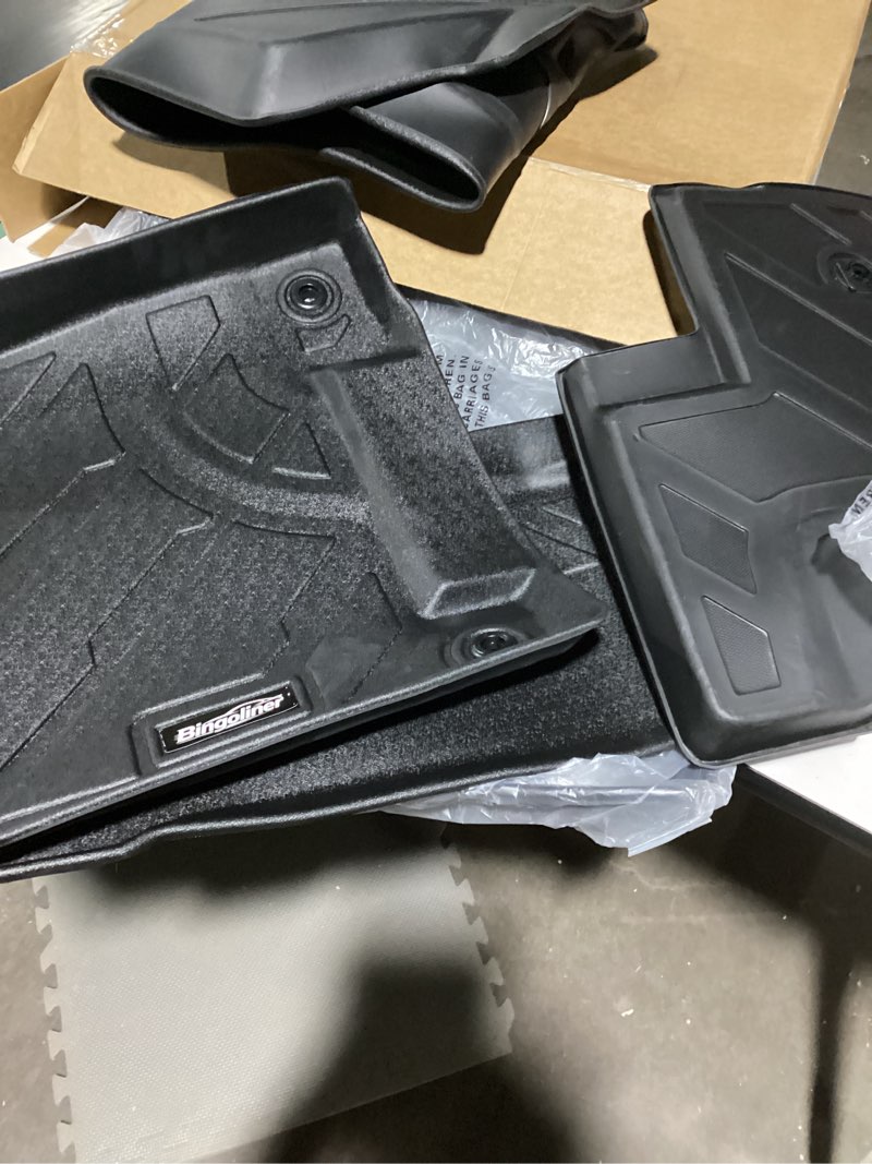  $150 2021-2023 chevy tahoe weather floor mats /tapetes