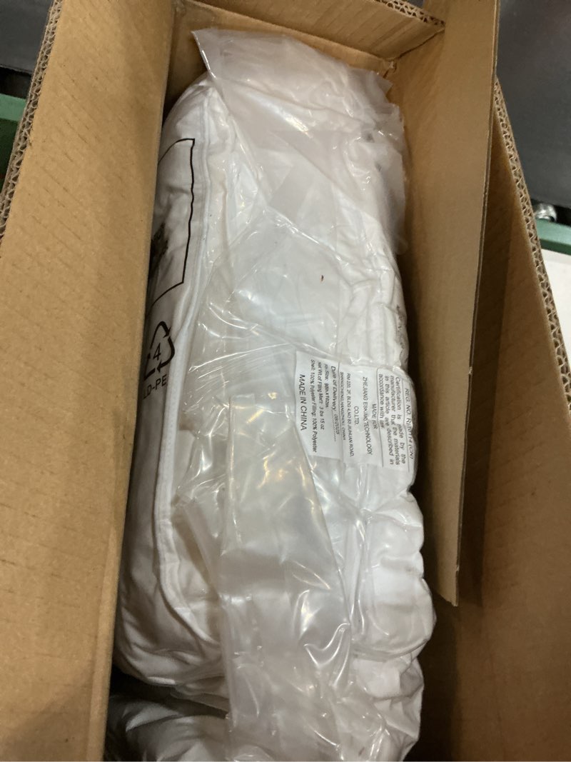 Condition photo showing New/Like New for cohome king size winter warm comforter all-season quilted down alternative duvet insert luxury hotel reversible cooling comforter with anti-clump tech & 8 tabs - gift for women & men - white 90"x102" white king comforter