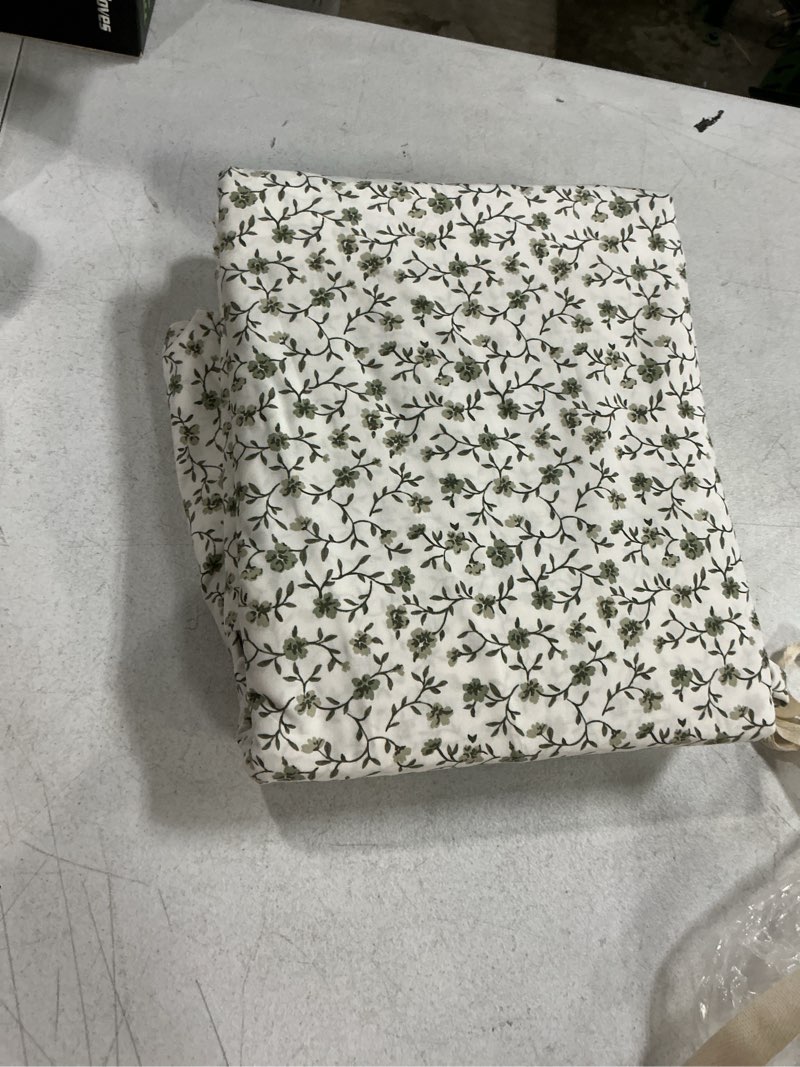 Condition photo showing Good Condition for organic crisp percale floral fitted sheet set color: green florette size: king