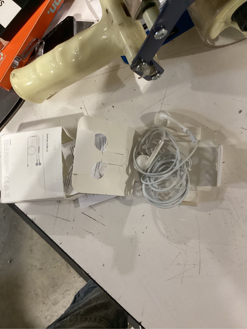 Condition photo showing Good Condition for apple earpods (usb-c)