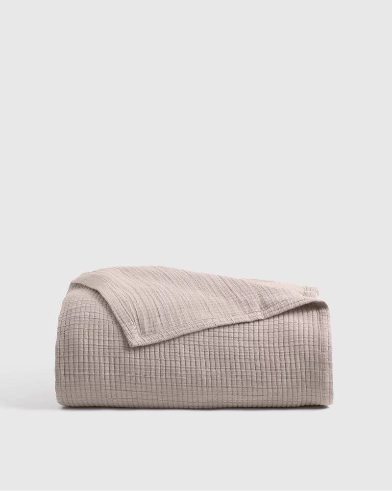 organic ribbed cotton coverlet color: sand size: king/cal king 