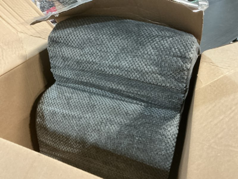 Condition photo showing Good Condition for dog ramp and stairs for small dogs & cats,3-step pet stairs for couch sofa and chair,indoor anti-slip dog stairs for old cats and puppy