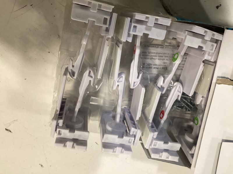 Condition photo showing Good Condition for safety 1st secure-to-explore adhesive locks set