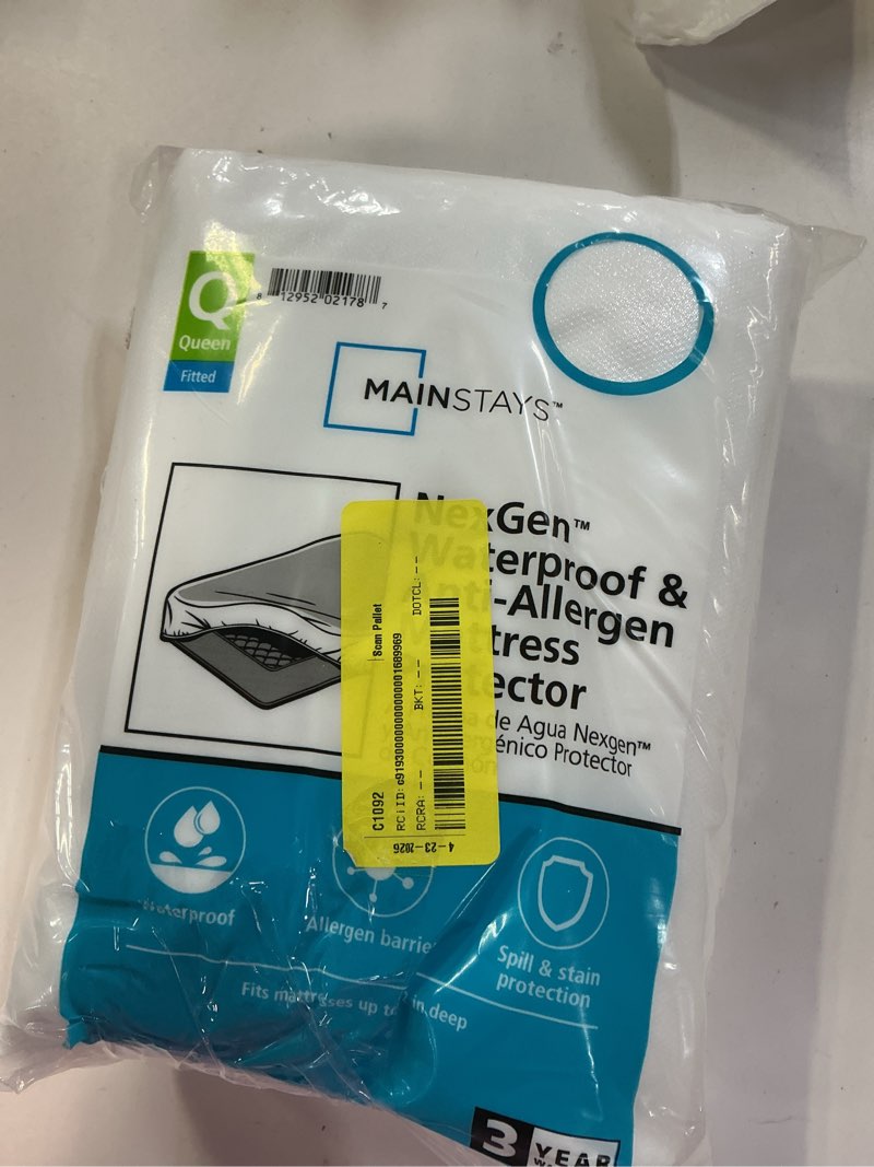 Condition photo showing New/Like New for mainstays nexgen waterproof fitted mattress protector, queen