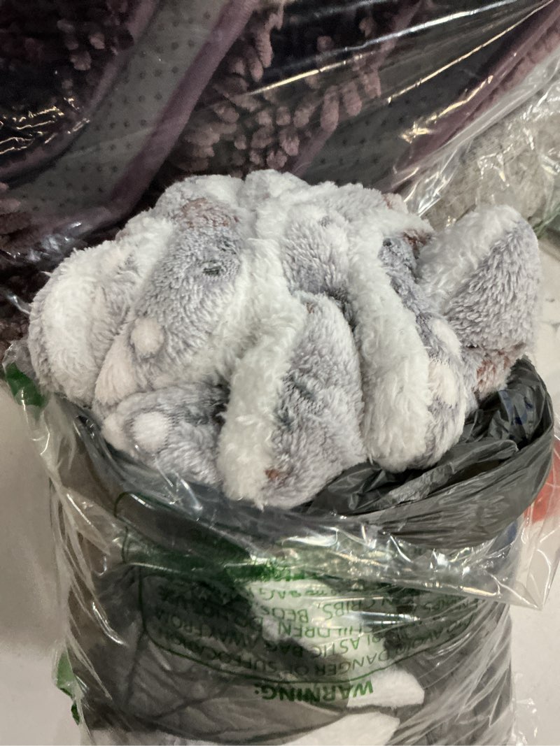 Condition photo showing Good Condition for Tuanse 4 Pack Ultra Soft Dog Cat Bed Mat with Cute Prints Reversible Fleece Dog Crate Kennel Pad Cozy Washable Thickened Hamster Guinea Pig Pet Bed Mat for Small Animals(13 x 19 Inches,Light Gray) 13 x 19 Inches Light Gray