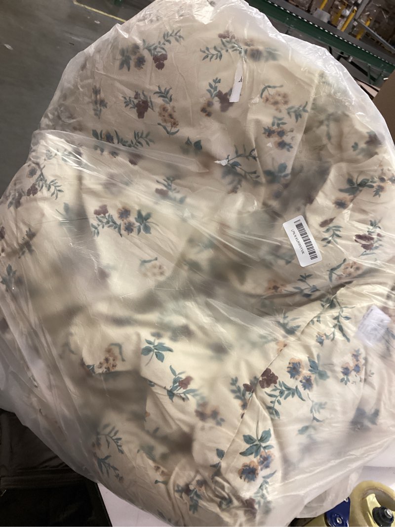 Condition photo showing Good Condition for Floral Comforter Set King 3 Pieces Soft Chic Garden Style Floral Print Lightweight Vintage Botanical Flowers Comforter Set for All Seasons 1 Comforter and 2 Pillowcases Floral3 King(90" x 104")