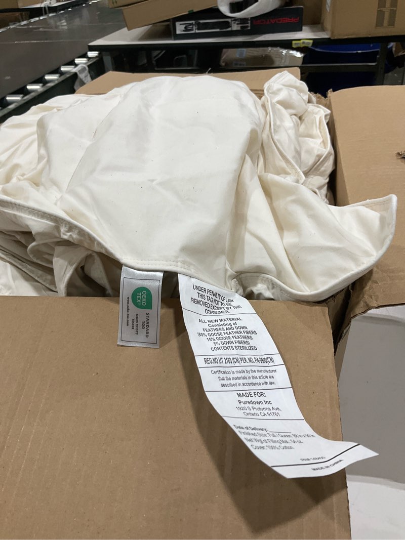 Condition photo showing As Is for This item appears to be a cotton comforter or duvet insert intended for bedding. 