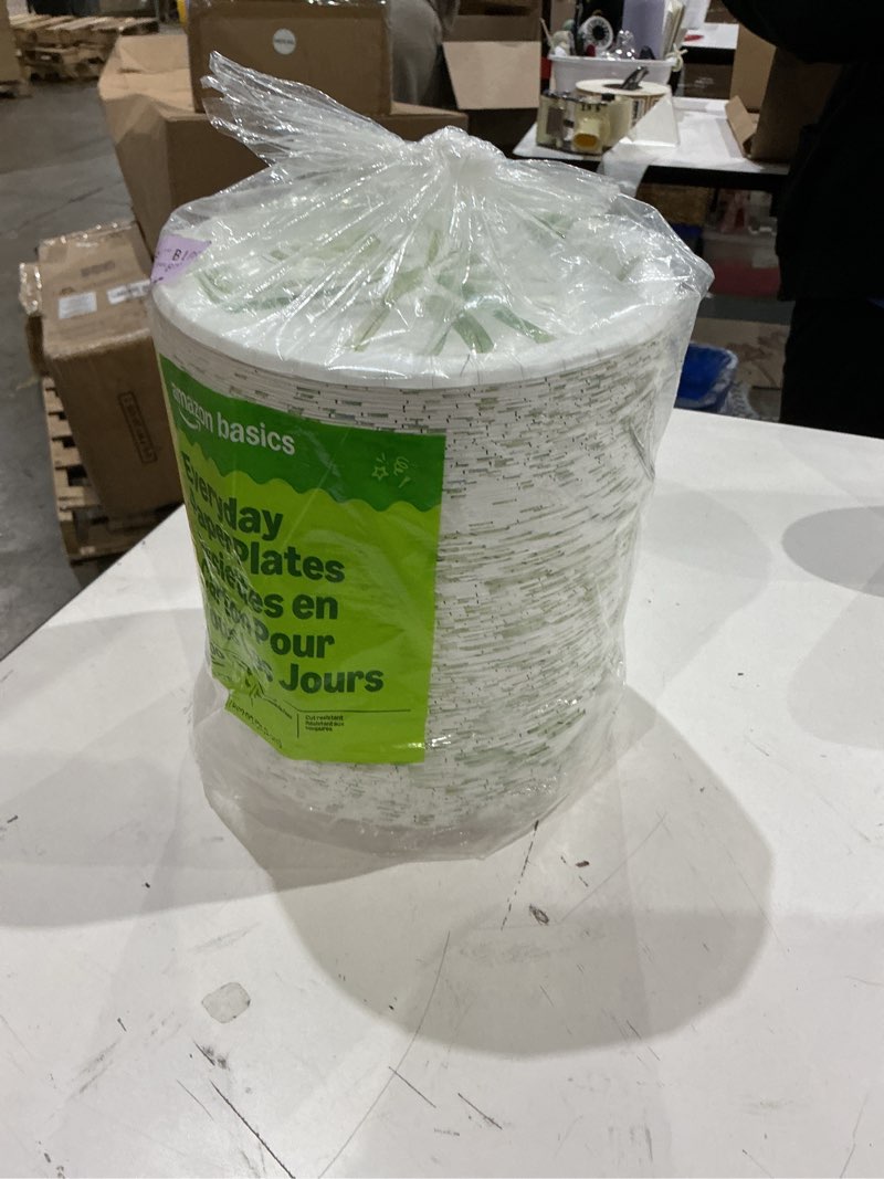 Condition photo showing Good Condition for amazon basics everyday paper plates, 8 5/8 inch, disposable, 300 count