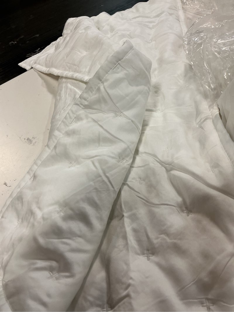 Condition photo showing As Is for pillow cases, standard queen size cotton percale weave pillowcases, pre-shrunk breathable and hypoallergenic pillowcases, set of 2 (2 piece standard/queen 20 inch x 30 inch, white) 2 piece standard/queen 20"x30" white
