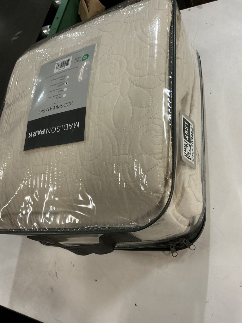 Condition photo showing New/Like New for Madison Park Quebec Queen Size Quilt Bedding Set - Ivory , Damask – 3 Piece Bedding Quilt Coverlets – Ultra Soft Microfiber Bed Quilts Quilted Coverlet Cream Queen