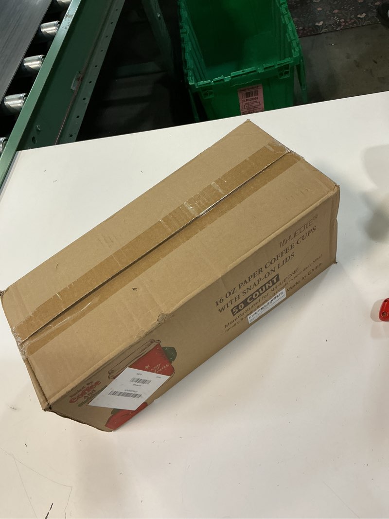 Condition photo showing New/Like New for Nihuecne 50 Pack 16 oz Christmas Disposable Coffee Cups with Snap-on Lids - for Hot or Cold Drinks, Paper Coffee Cups for Xmas Holiday Table Decorations Party Supplies, 5 Assorted Christmas Styles