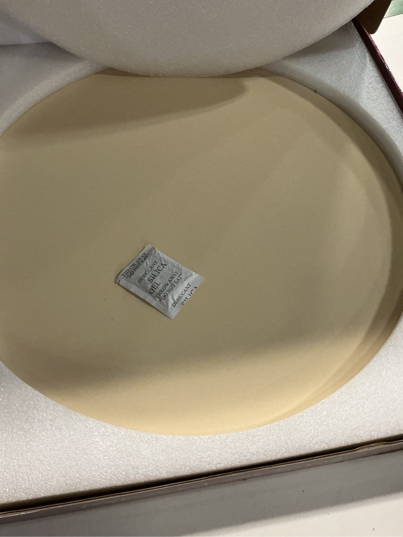 Condition photo showing Good Condition for Round Pizza Stone for Grill and Oven- 16 inch Baking Stone Heavy-Duty Cordierite Pizza Stone for Bread, Cookies, Heat Proof BBQ Grilling Cooking Stone for Making Crisp Crust Pizza (Beige) Beige 16"x 16"