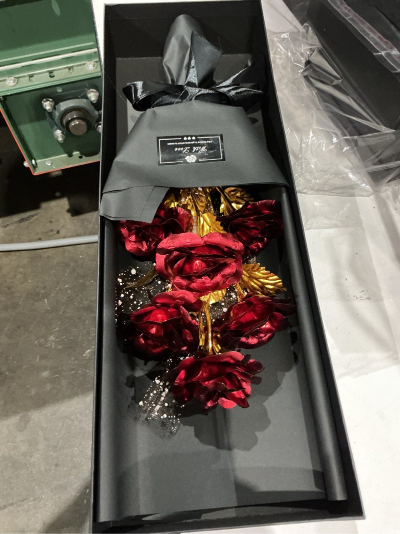Condition photo showing Good Condition for woori gold rose bouquet – elegant gold-plated artificial roses in luxury gift box for her, anniversary, valentine’s day, birthday red and gold