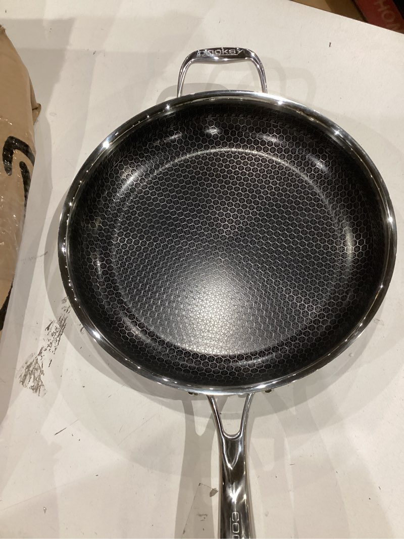Condition photo showing Good Condition for cooksy 12 inch hexagon surface hybrid stainless steel frying pan
