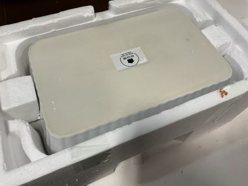 Condition photo showing New/Like New for MALACASA Casserole Dishes for Oven, Porcelain Baking Dishes, Ceramic Bakeware Sets of 4, Rectangular Lasagna Pans Deep with Handles for Baking Cake Kitchen, White (9.4"/11.1"/12.2"/14.7"), Series White Set of 4-Rectangular