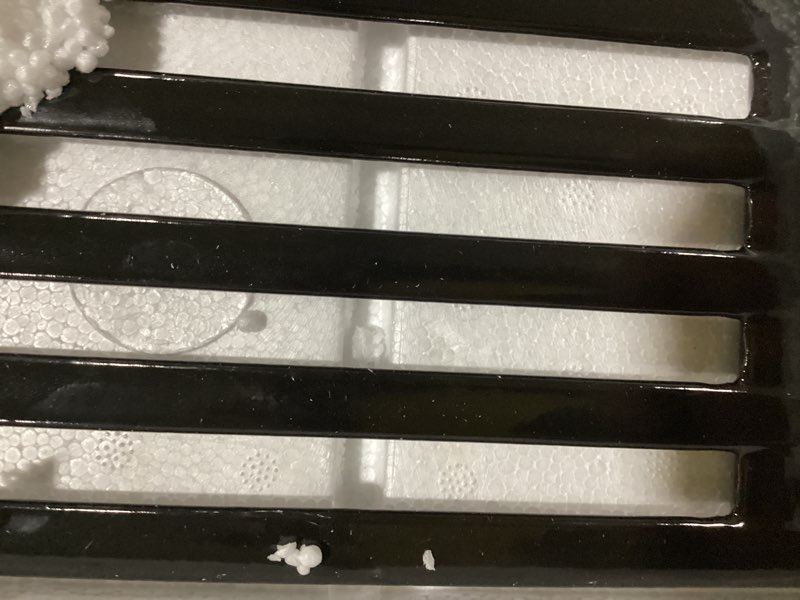 Condition photo showing Good Condition for qulimetal 66089 66097 18.7" grill grates for weber genesis 2 e-410/e-415/e-435, grill parts for genesis ii/lx e-440 series gas, upgraded cast iron grill grates replacements for weber genesis gs4 enamel-coated cast iron fits genesis ii/ii lx 400