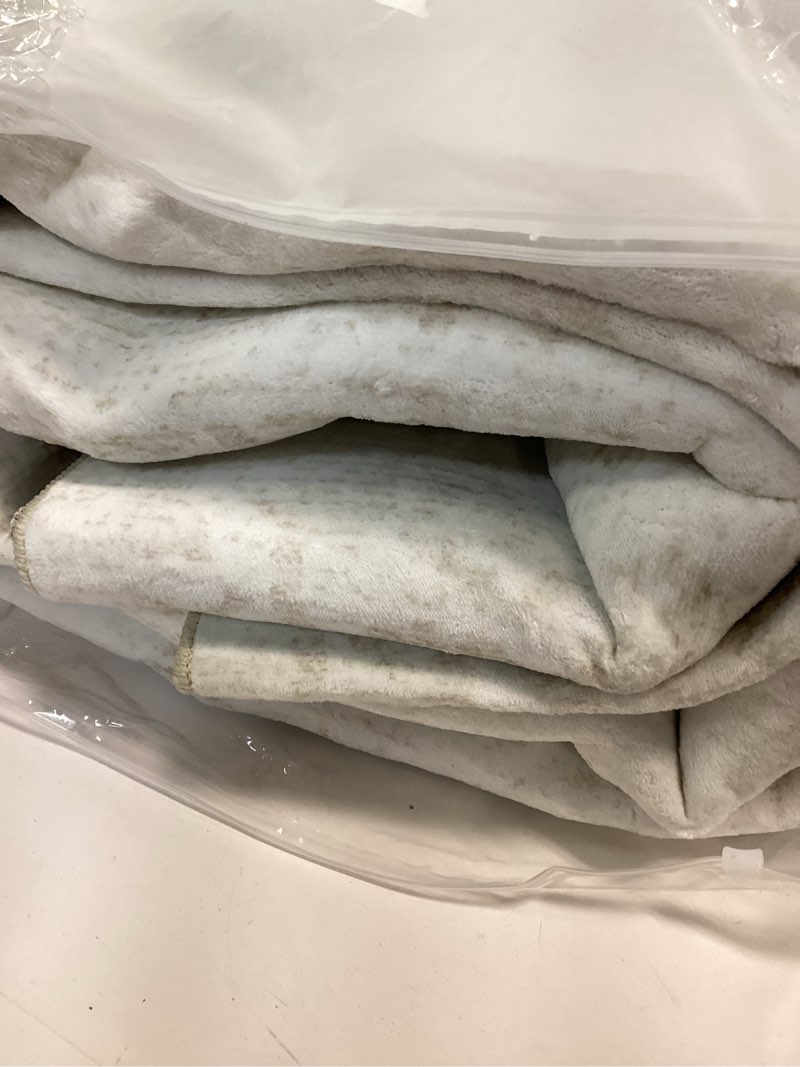 Condition photo showing Good Condition for washable 8x10 area rug - large soft rugs for living room vintage stain resistant carpet for bedroom with non slip backing home decor indoor floor mat (ivory/gray,8'x10') ivory/gray 8' x 10' (rectangular)