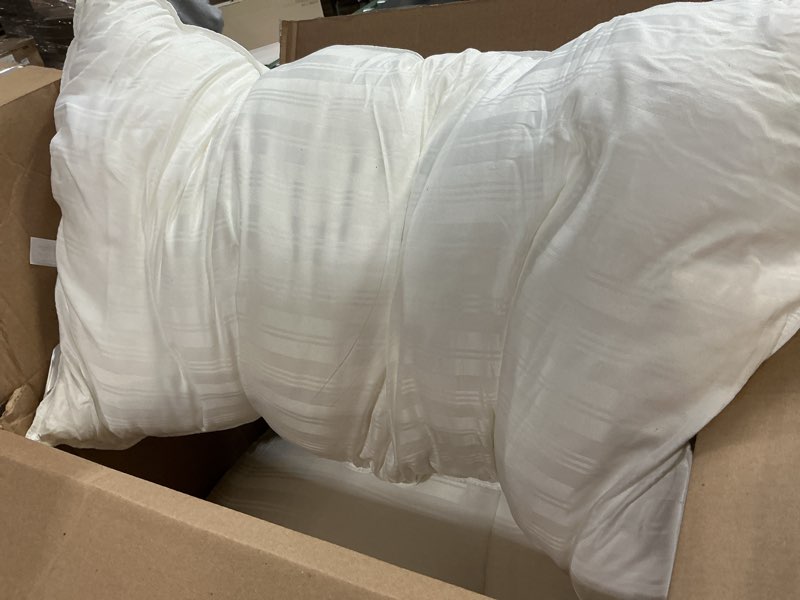 Condition photo showing Good Condition for downluxe Down Alternative Pillows King Size Set of 2 - Hotel Collection Soft Bed Pillows for Sleeping, Perfect for Side, Back and Stomach Sleepers, 20 X 36 King (Pack of 2) Horizontal Stripes