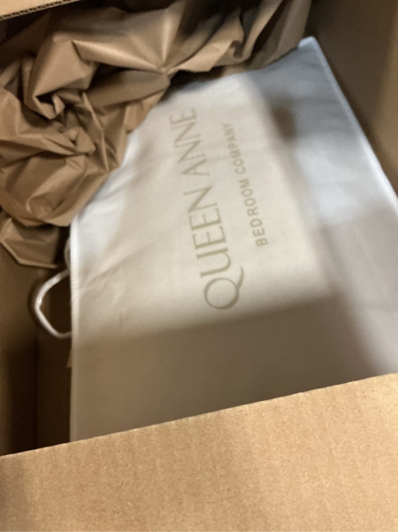 Condition photo showing New/Like New for Queen Anne Hotel Collection Pillows – Luxury Down Alternative Bed Pillows (Queen Medium) – Ultimate Comfort, Hypoallergenic, Made in The USA