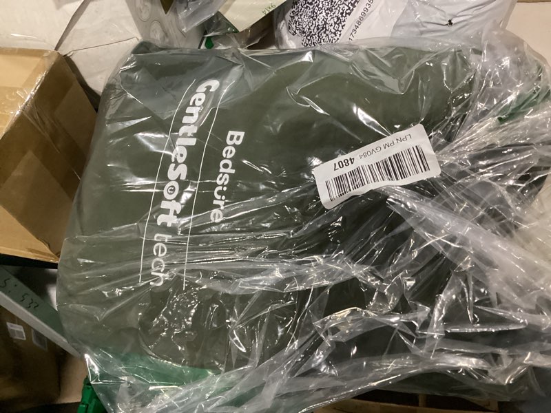 Condition photo showing New/Like New for bedsure waffle weave duvet cover king size, luxury, soft & breathable comforter cover for all season, 3 pieces wrinkle-resistant zipper bedding with 8 corner ties, forest green king (104" x 90") 02 - forest green (no comforter)