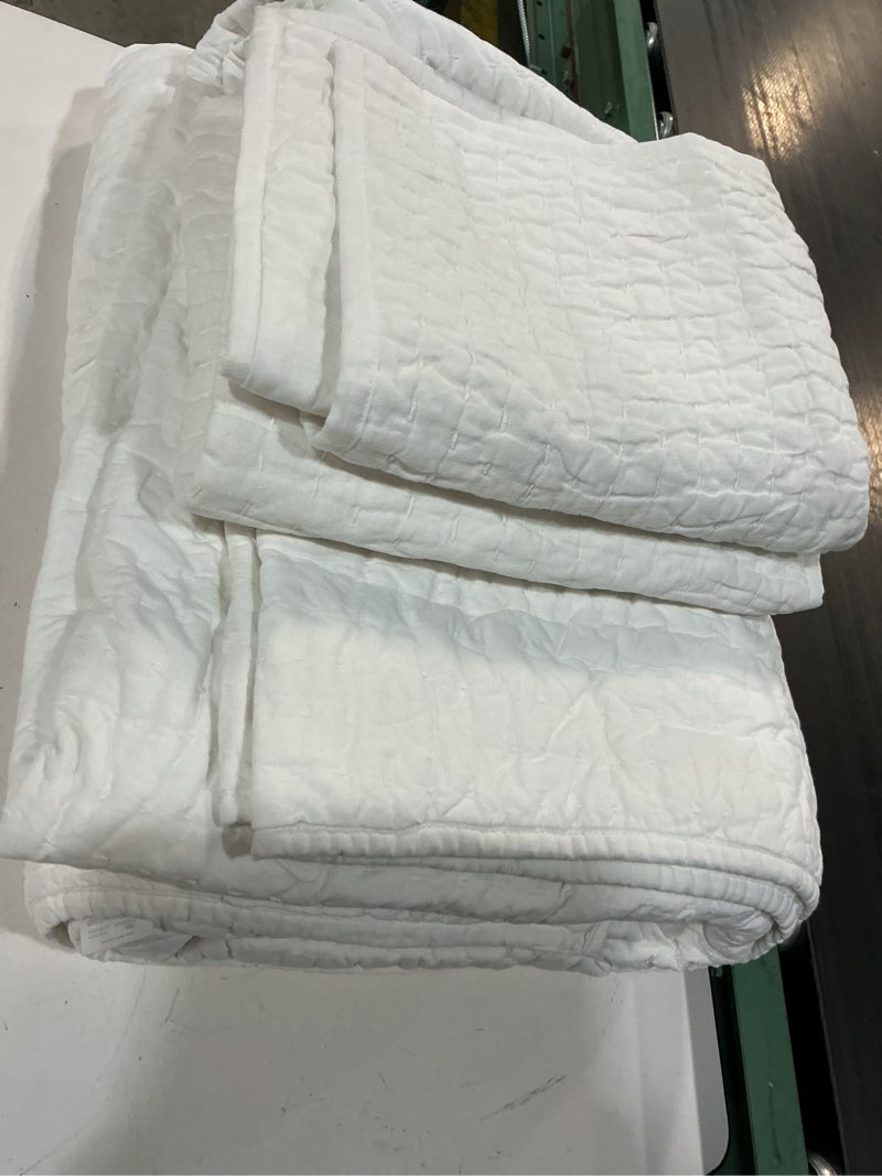 Condition photo showing Good Condition for european linen cotton stitch quilt set, full/queen, white