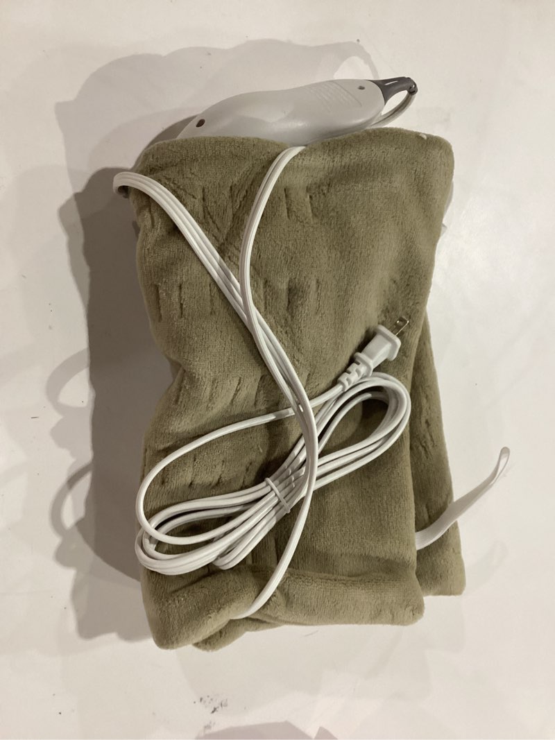 Condition photo showing Good Condition for Sunbeam Premium Sunbeam Heating Pad with Compact Storage King Size Beige Beige X-Large