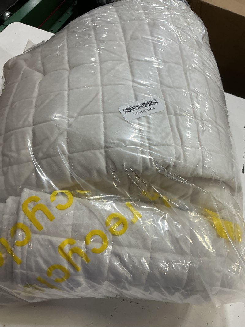 Condition photo showing Good Condition for recyco luxury velvet quilt set full queen size, lightweight velvet comforter set, oversized bedspread coverlet quilted bedding set, with 2 matching pillow shams, for all season, cream white full/queen (88" x 92") cream white