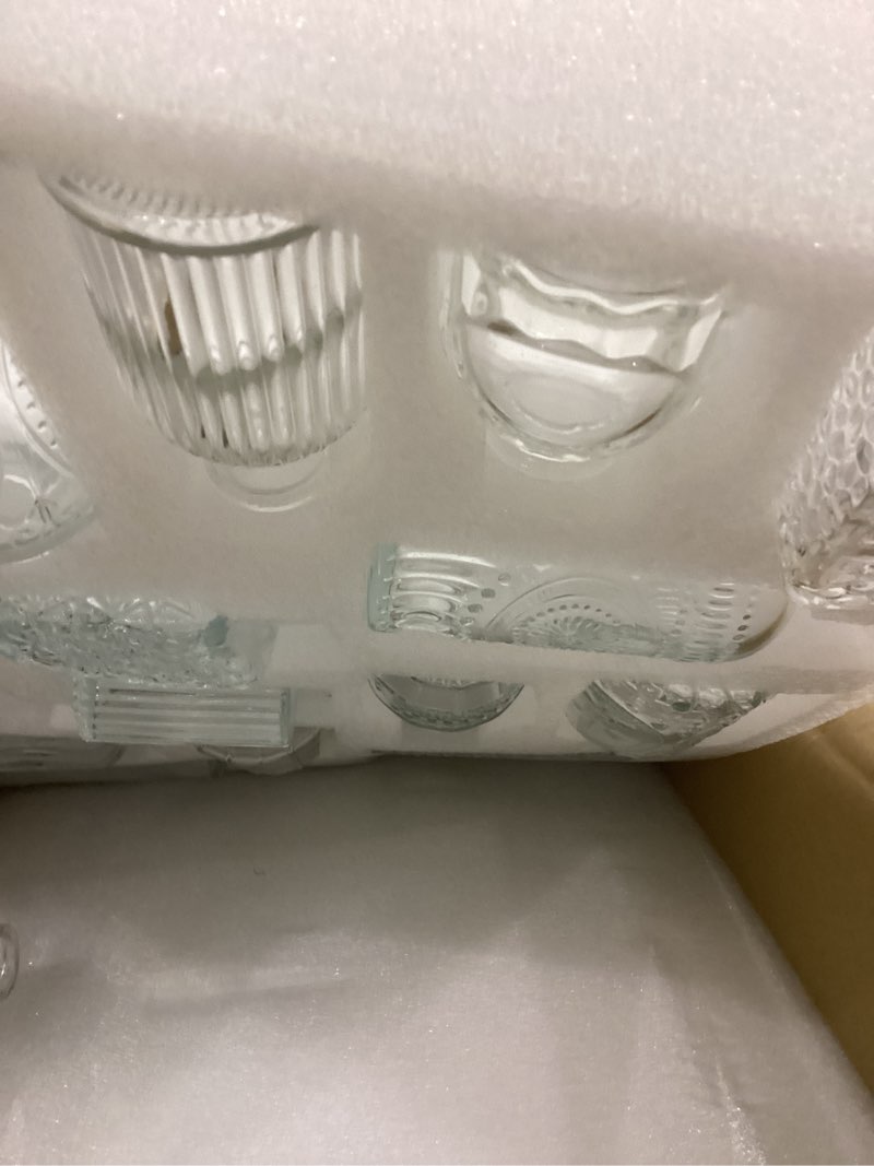 Condition photo showing Good Condition for CEWOR Glass Bud Vases in Bulk, Set of 64 Small Vases for Centerpieces, Flower Vases for Flowers in Bulk for Rustic Wedding Home Table Decorations