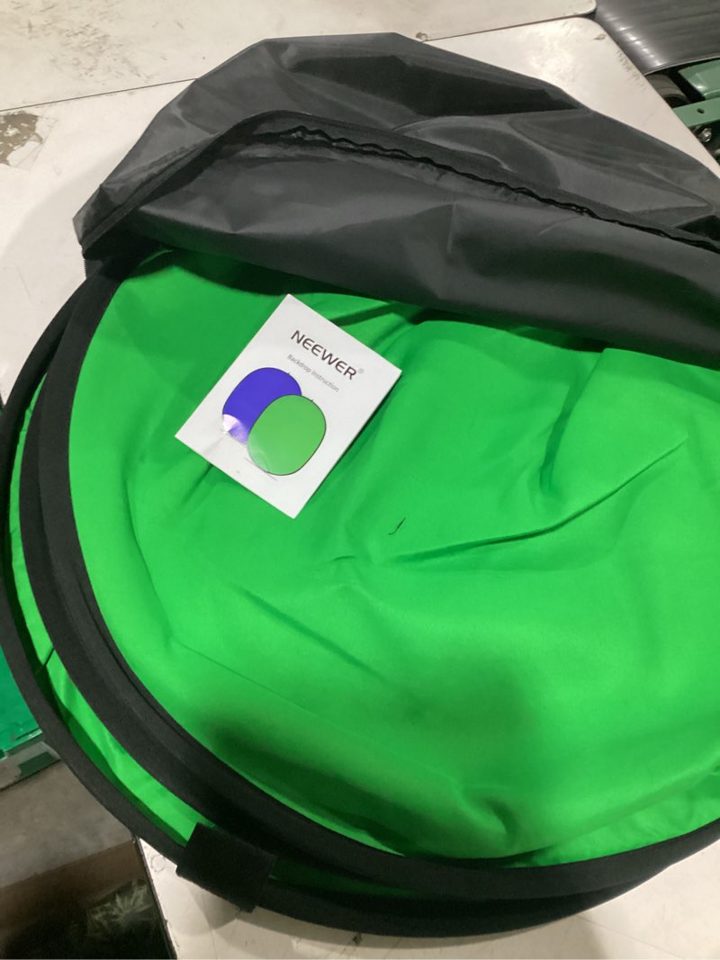 Condition photo showing Good Condition for neewer 5x7ft/1.5x2m chromakey foldable backdrop with stand 8.5ft/2.6m | 2 in 1 reversible blue green background panel, for photography studio, live streaming, video calls, games blue+green (backdrops only)