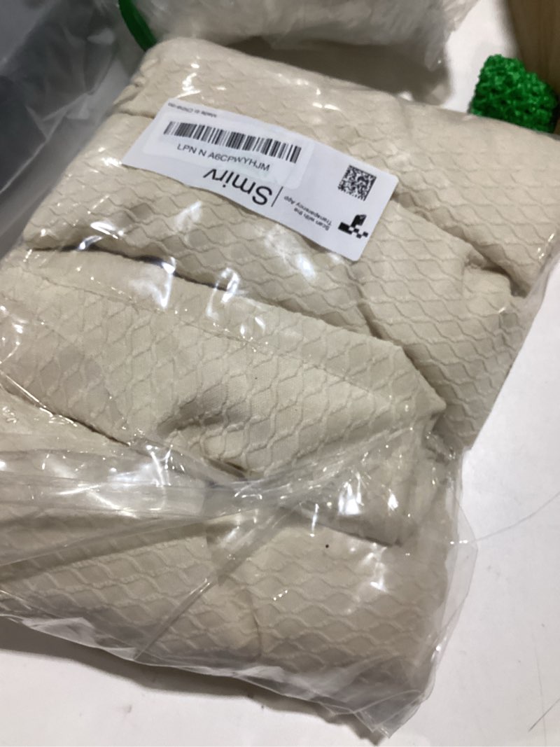 Condition photo showing Good Condition for Smiry Waterproof Seat Covers for Dining Room Chairs Set of 4, Stretch Jacquard Removable Washable Chair Seat Slipcovers Protector, No Rear Covers, Beige Set of 4 Beige