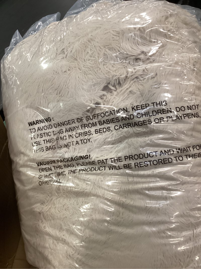 Condition photo showing Good Condition for The Original Calming Donut Dog Bed in Shag Fur - 23"x23"