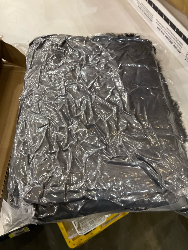 Condition photo showing Good Condition for Ophanine area rug