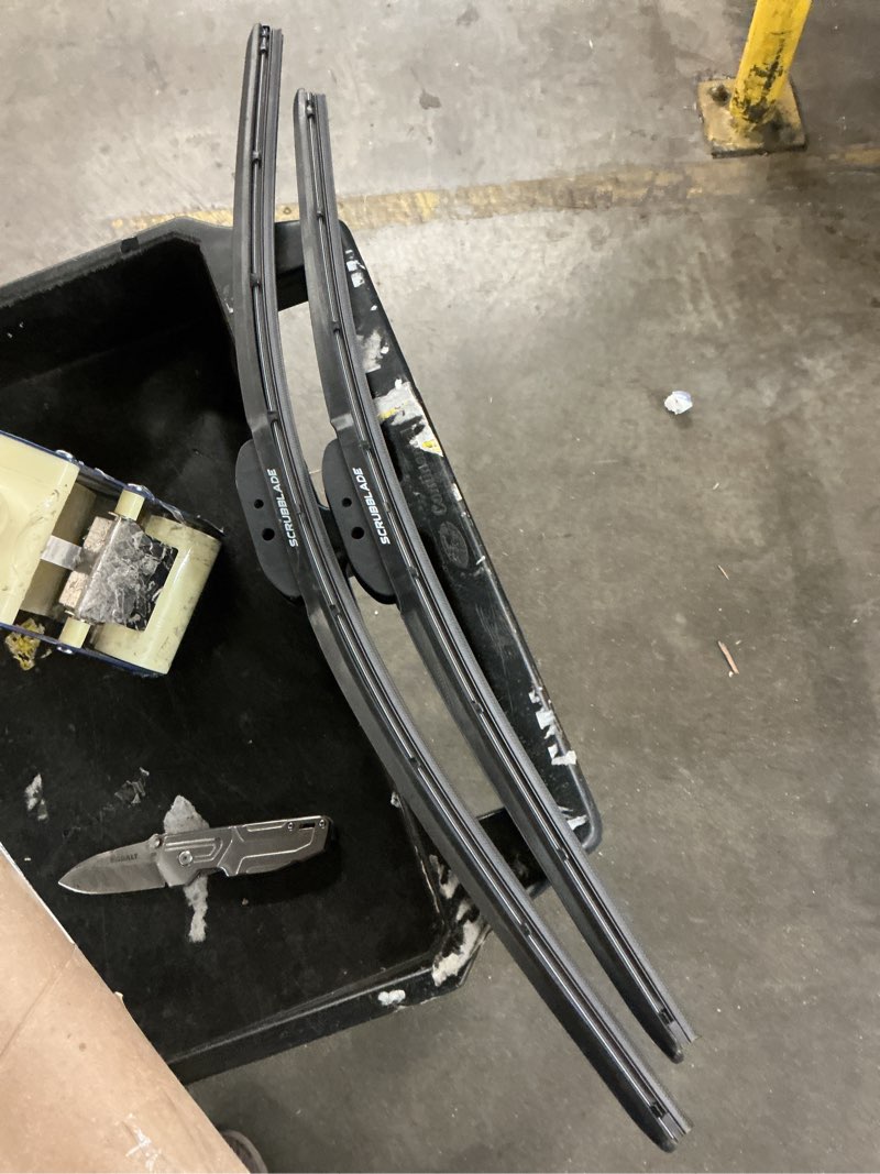 Condition photo showing As Is for 26  650mm black edition silicone scrubblade wiper blade
