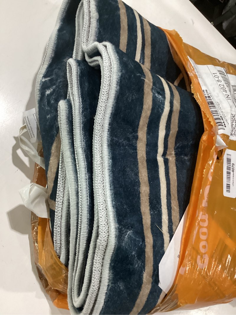 Condition photo showing As Is for livebox 5x7 washable area rug - snake rug for living room, non-slip soft bedroom rugs, low pile indoor carpet for dining room home office(5x7ft, blue) 5'x7' blue