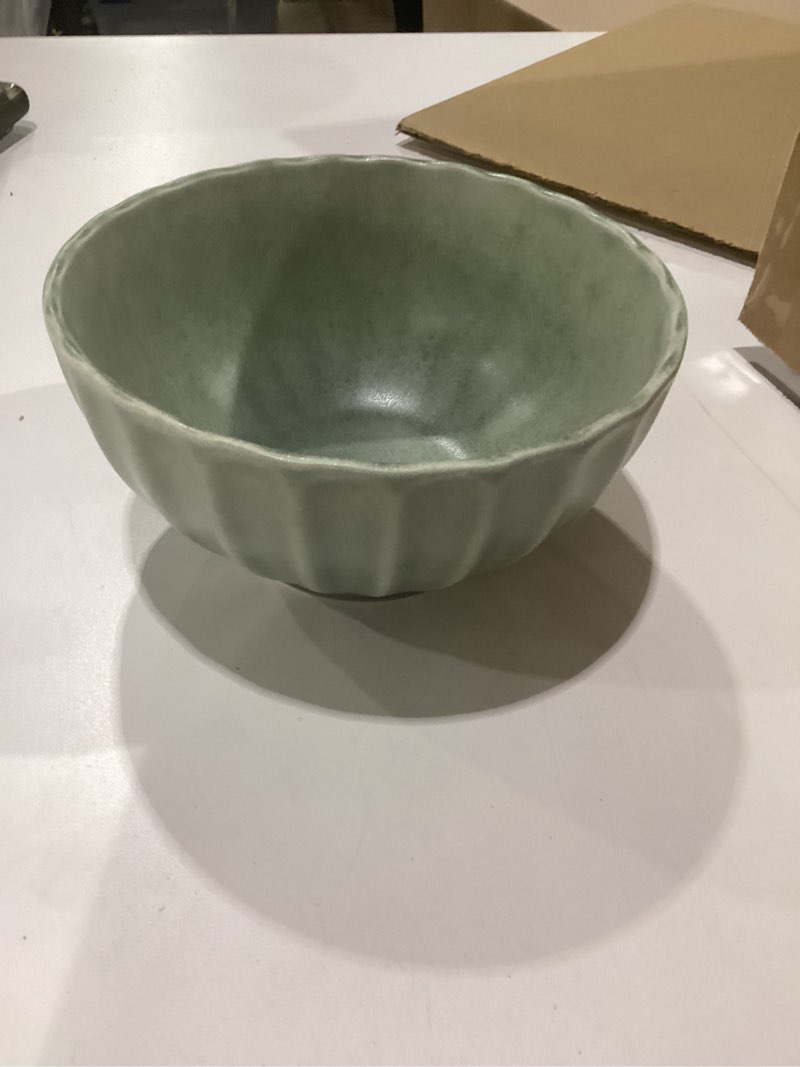 Condition photo showing New/Like New for gibson elite malibu shore 16 piece scallop stoneware reactive glaze (service for 4) ceramic plates and bowls dinnerware set - green green (malibu shore) service for 4 (16pcs)