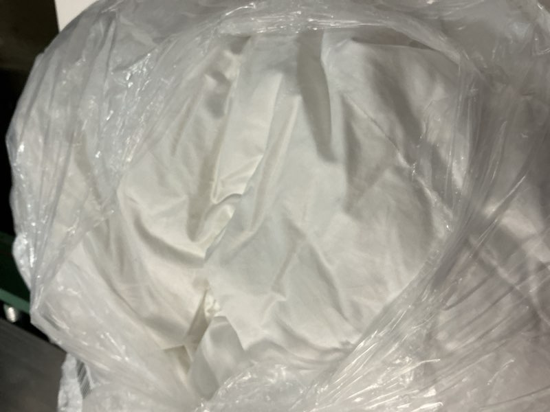 Condition photo showing Good Condition for quince premium down alternative comforter, king/cal king, white