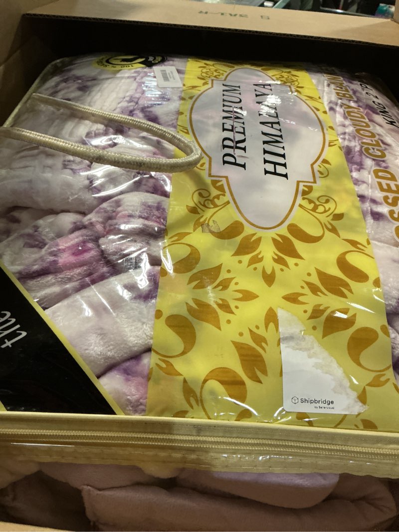 Condition photo showing Good Condition for Nestl Korean Mink Blanket King Size - 12 Lbs Velvet Fleece Korean Blanket - 2 Ply Warm & Thick Winter Blanket - Wrinkle & Fade Resistant - 87 x 94 Inches (Lavender) King 09 - Lavender