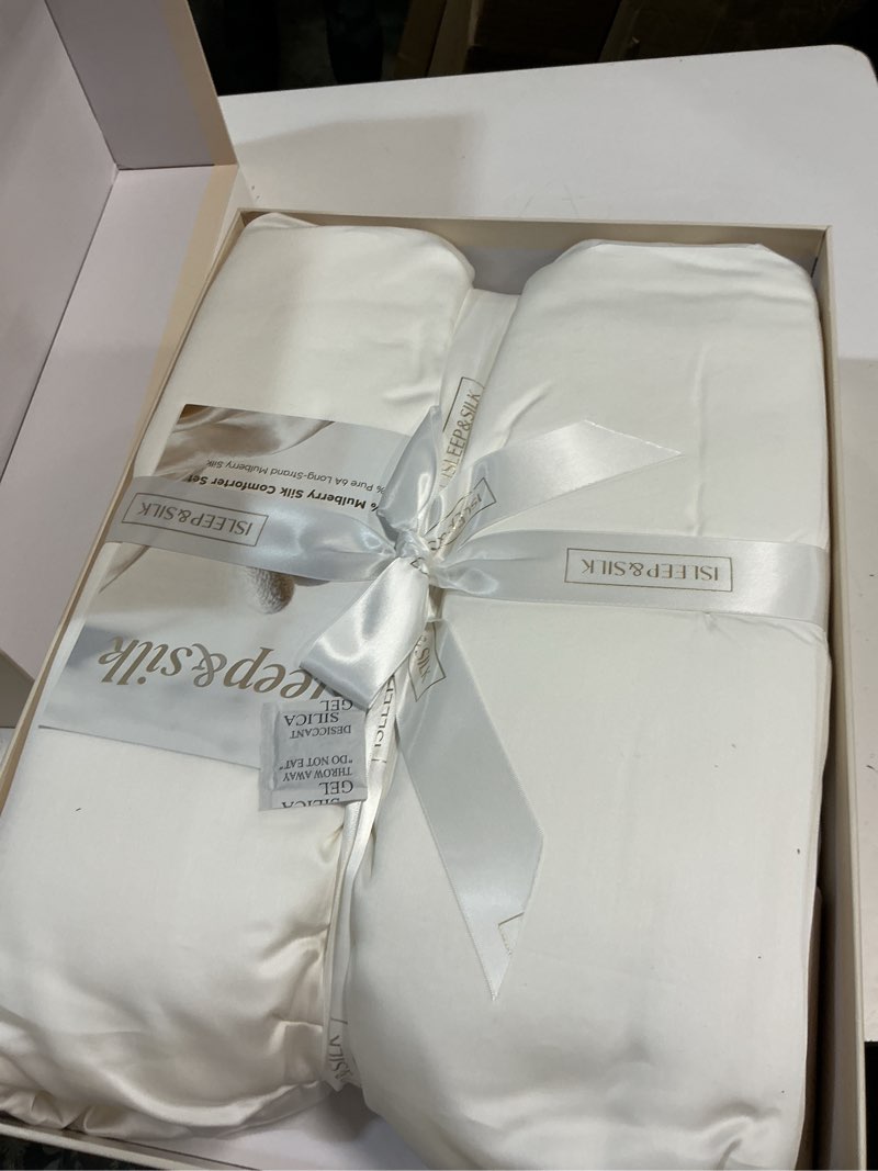 Condition photo showing Good Condition for silk comforter set 4 pieces, summer 100% silk comforter with detachable duvet cover, cooling blanket for hot sleepers, bedding set with comforter insert, duvet cover, 2 pillowcases, white, queen size white queen (90"x90")