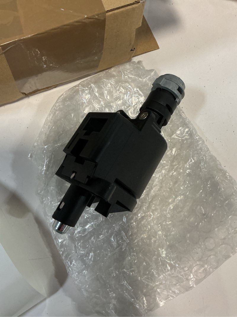 Condition photo showing Good Condition for ignition switch housing replacement #71572-06 - compatible with harley davidson 2006-2013 touring street electra road tri glide road king