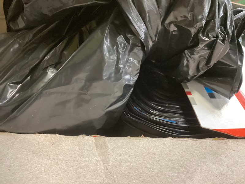 https://lotting-media.assets.bidfta.com/lotting_89fb25aa-8798-4045-979a-e5a2492880eb