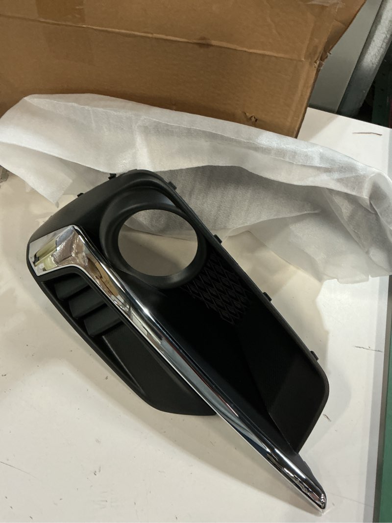 Condition photo showing New/Like New for applianpar front left and right side fog light cover trim for subaru impreza 2015-2016