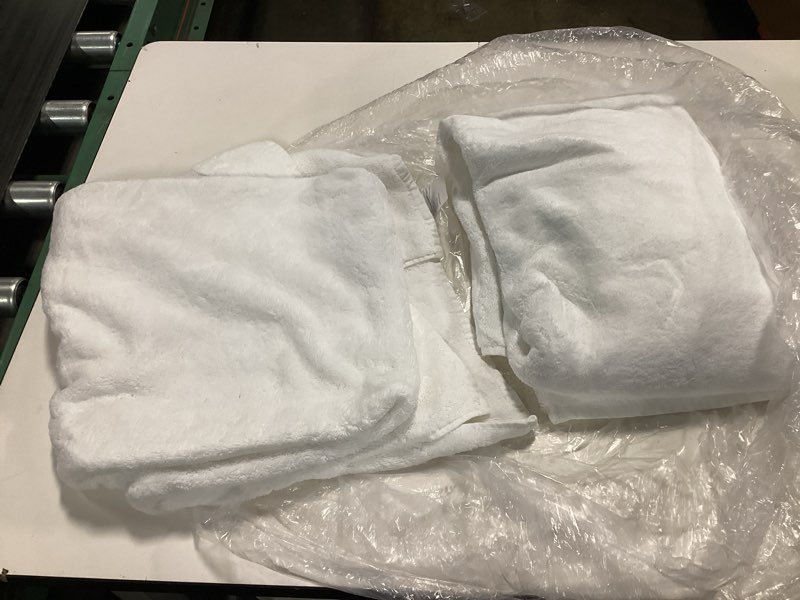 Condition photo showing As Is for turkish ultra plush bath towel (set of 2), one size, white