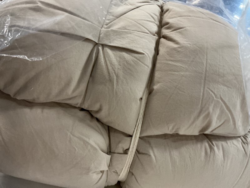 Condition photo showing New/Like New for cotton pintuck comforter, full/queen, toffee