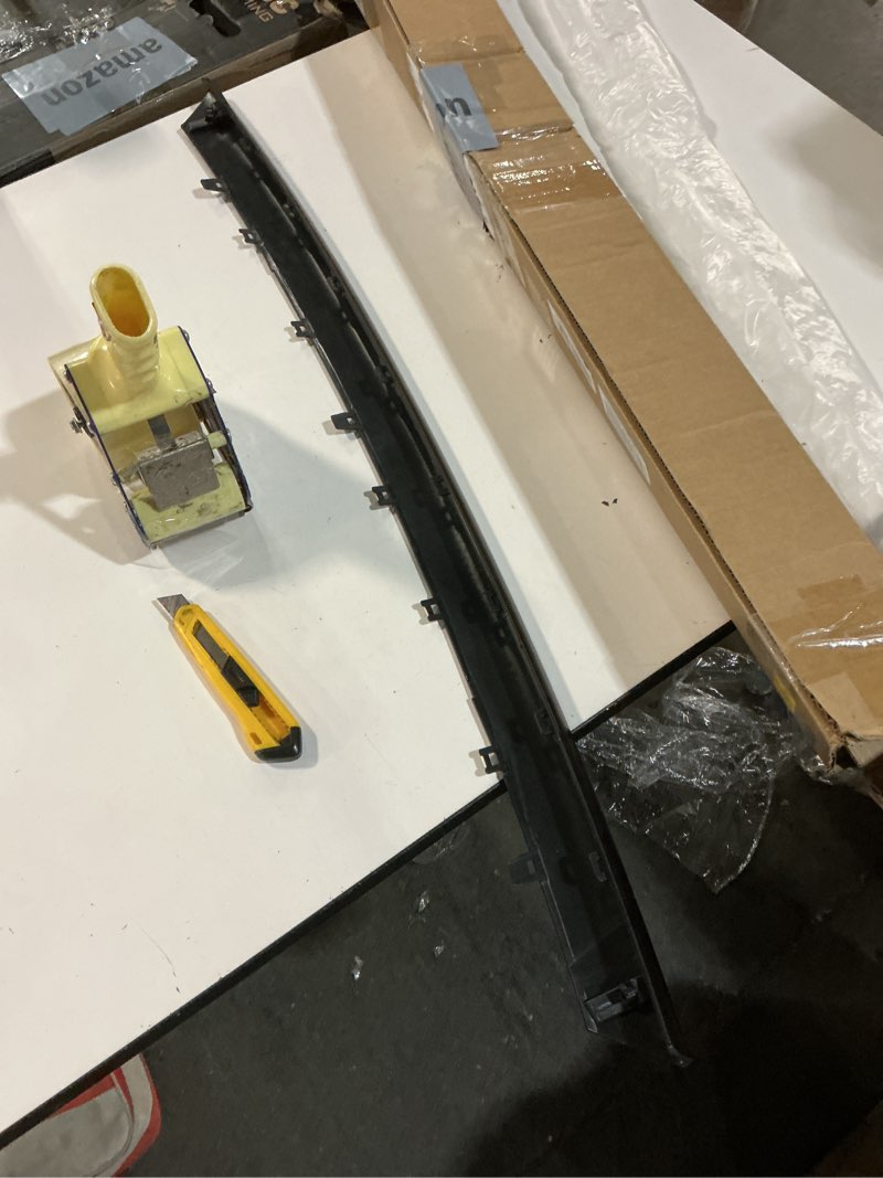 Black Plastic Front Bumper Lip spoiler for an Audi Q5