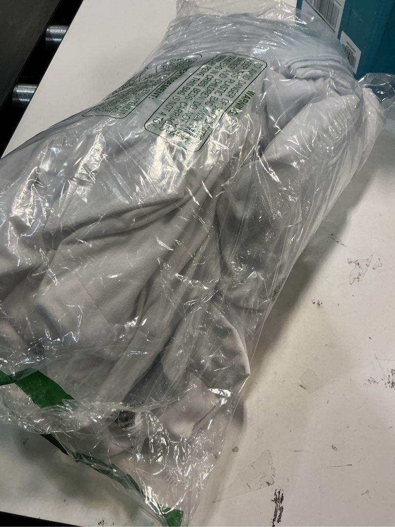 Condition photo showing Good Condition for HPD Half Price Drapes Signature Velvet Thermal Blackout Curtains for Living Room 96 Inch Long (1 Panel) Rod Pocket Insulated Blackout Curtains for Bedroom Window Curtains, 50W x 96L, Primary White Primary White 50"W x 96"L (Pack of 1)