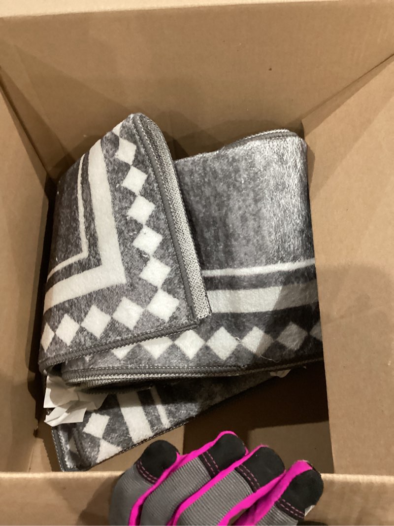 Condition photo showing Good Condition for HEBE Farmhouse Kitchen Rugs Sets of 3 Non Slip Washable Boho Kitchen Rugs and Mats for Floor Kitchen Runner Rug Floor Carpet for Kitchen, Laundry, Hallways 20"x32"+20"x48"+20"x59" Light Grey