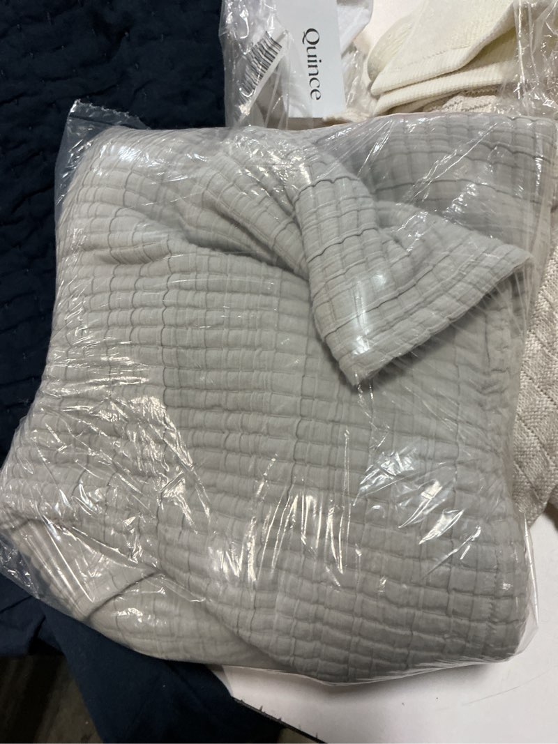 https://lotting-media.assets.bidfta.com/lotting_8a3f9d05-7711-456a-9a3f-098d7531167a